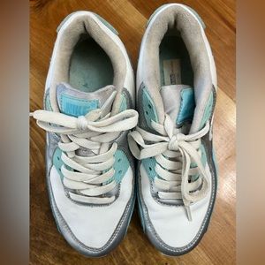 Nike Air Max Kids Size 4.5 Vintage White and Blue Shoes